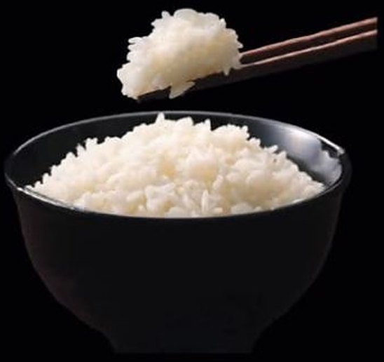 Bol de riz blanc et baguettes